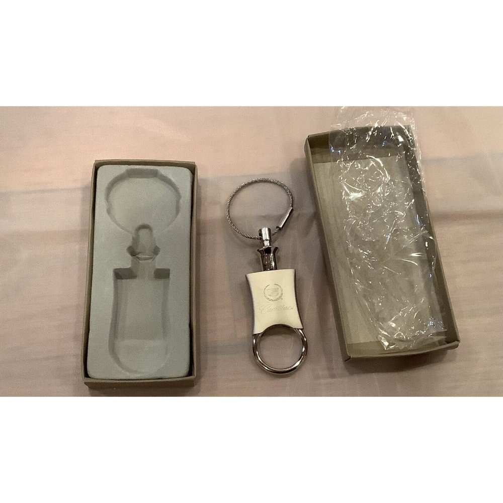 Metal Silver Cadillac Key Ring Key Chain New in Box Cars Automobiles NEW